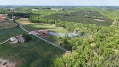 /international/us/2990-whites-chapel-road-phenix-va-110108613851/