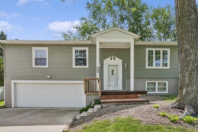 /international/us/4202-cardinal-drive-cedar-falls-ia-110108379919/