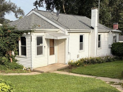 /international/us/7420-maple-drive-wonder-lake-il-110119768310/