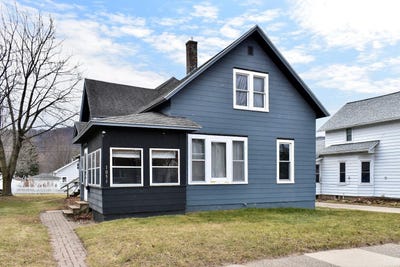 /international/us/1051-w-king-street-winona-mn-110108850490/