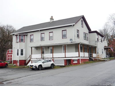 /international/us/19-main-street-wappingers-falls-ny-110106438106/