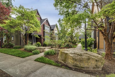 /international/us/7084-ne-stonewater-st-hillsboro-or-110108011224/