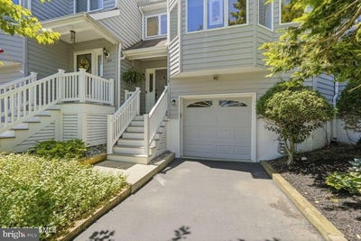 /international/us/326-scarlet-court-toms-river-nj-110108932809/