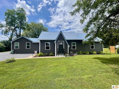 /international/us/8205-liberty-road-columbia-ky-110101518060/