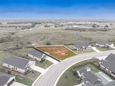 /international/us/144-w-magnolia-cir-la-vernia-tx-110120154119/