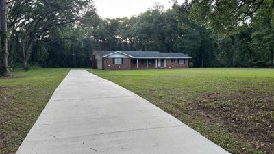 /international/us/2472-thornton-road-tallahassee-fl-110098966551/