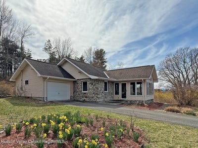 /international/us/335-miller-road-1-hudson-ny-110107476021/