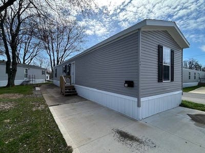 /international/us/7055-quarry-rd-amherst-oh-110099442797/