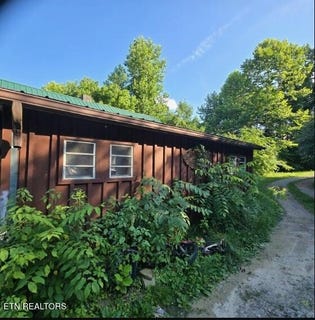 /international/us/4833-stinking-creek-rd-pioneer-tn-110119490371/