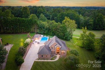 /international/us/4137-pinecrest-drive-ne-hickory-nc-110101070787/