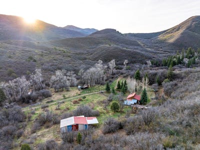 /international/us/22991-divide-creek-rd-collbran-co-110107396775/