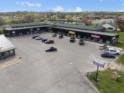 /international/us/1186-n-shawano-street-new-london-wi-110107479463/