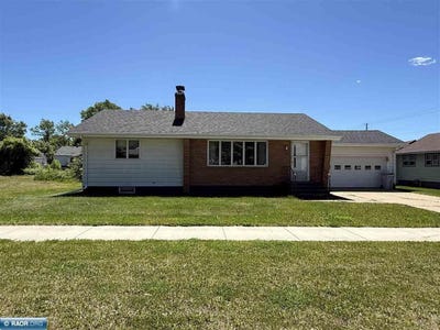 /international/us/607-3rd-street-ne-chisholm-mn-110108781601/