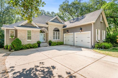 /international/us/8617-381-w-lake-village-in-110100612460/?lang=en