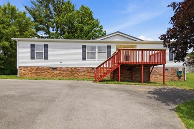 /international/us/670-liberty-street-christiansburg-va-110108098066/