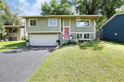 /international/us/6795-woodhill-trail-eden-prairie-mn-110101147956/