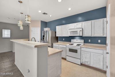 /international/us/8187-w-lynwood-street-phoenix-az-110104256695/