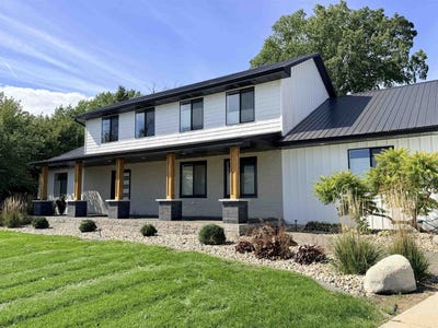 /international/us/910-lakeshore-drive-lakeside-ia-110120410686/