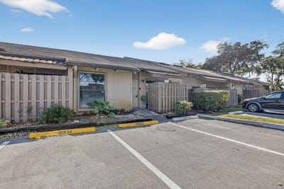 /international/us/8042-sw-21st-place-davie-fl-110106345953/