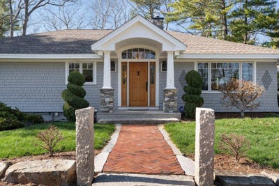 /international/us/3-pine-island-york-me-110107694950/