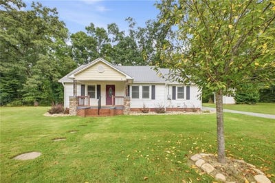 /international/us/38-nelson-street-se-silver-creek-ga-110119594460/