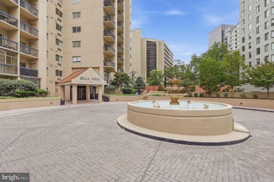 /international/us/1211-s-eads-street-arlington-va-110110336452/
