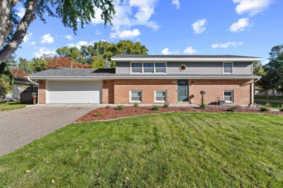 /international/us/5220-lowry-terrace-golden-valley-mn-110120453579/