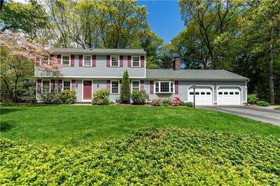 /international/us/65-walnut-drive-east-greenwich-ri-110108024590/