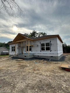 /international/us/1923-south-avenue-eden-nc-110100322367/