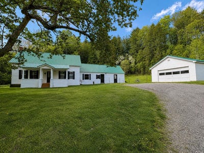 /international/us/704-s-wheelock-road-lyndon-vt-110108572556/