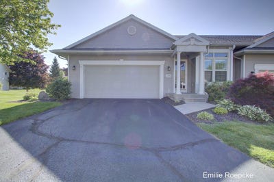 /international/us/1183-kensington-street-nw-grand-rapids-mi-110108398676/
