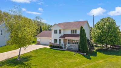 /international/us/311-douglas-court-barneveld-wi-110108093861/