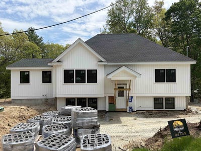/international/us/5-birch-drive-newmarket-nh-110108499668/