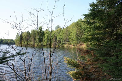 /international/us/sucker-lake-road-watersmeet-mi-110092678931/