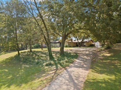 /international/us/609-daingerfield-street-pittsburg-tx-110094265398/