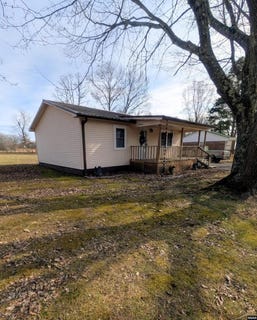 /international/us/108-erwin-street-gleason-tn-110105643033/
