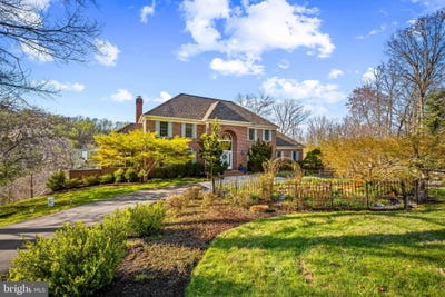 /international/us/13040-jerome-jay-drive-cockeysville-md-110107453201/