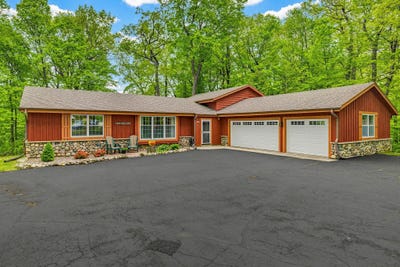 /international/us/1820-candlewood-ln-richfield-wi-110108303165/