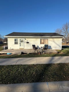 /international/us/101-s-garfield-street-mount-ayr-ia-110103761722/