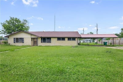 /international/us/305-w-school-street-madisonville-tx-110108956274/