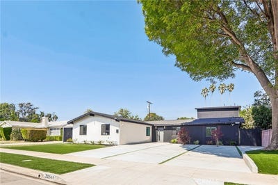 /international/us/22241-wyandotte-canoga-park-ca-110120020764/
