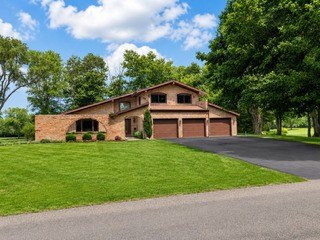 /international/us/15830-crestwicke-drive-bloomington-il-110108604506/