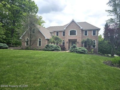 /international/us/7-winterberry-drive-dallas-pa-110108416438/