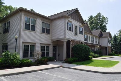 /international/us/9-lancaster-place-milton-ny-110100425354/