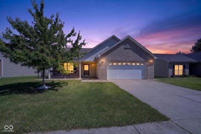 /international/us/654-findlay-lane-greenwood-in-110108547880/