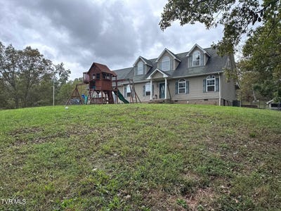 /international/us/2497-upper-copper-creek-road-castlewood-va-110093388234/