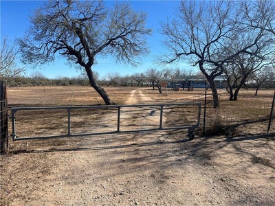 /international/us/4493-w-highway-359-benavides-tx-110106202616/