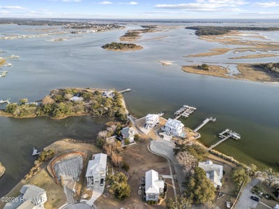 /international/us/221-deer-island-road-swansboro-nc-110105310432/