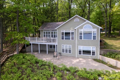 /international/us/15021-s-star-lake-drive-baldwin-mi-110099934128/