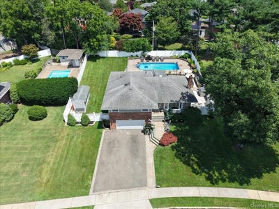 /international/us/32-lark-drive-woodbury-ny-110109586787/